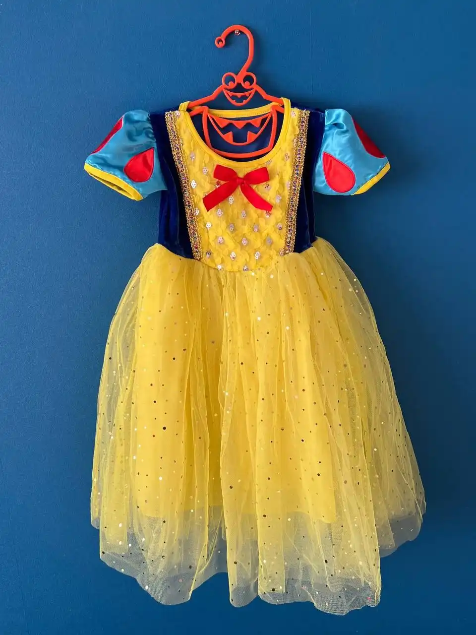 Продам костюм Белоснежка размер 104-116