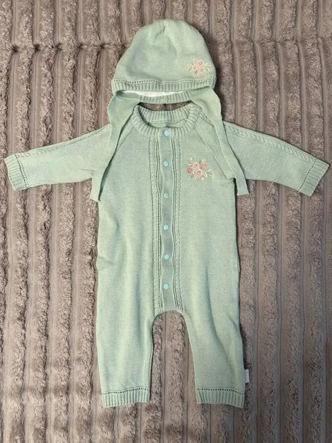 Продам два костюма на девочку размер 62-68 - Товары для детей в Владивосток