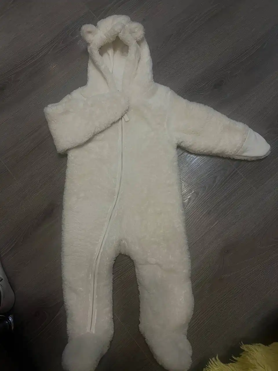 Продам детскую одежду размер 80, цвет молочный