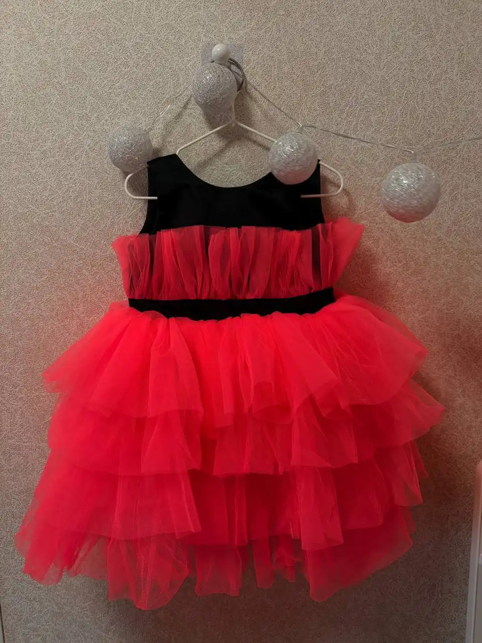 Платье в размере 98-104 как новое