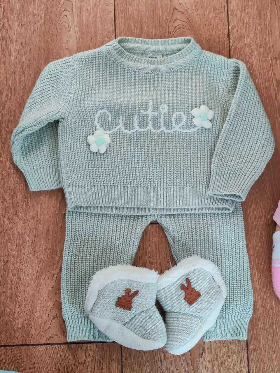 Костюм Eray kids и утеплённые пинетки на 6-9 месяцев