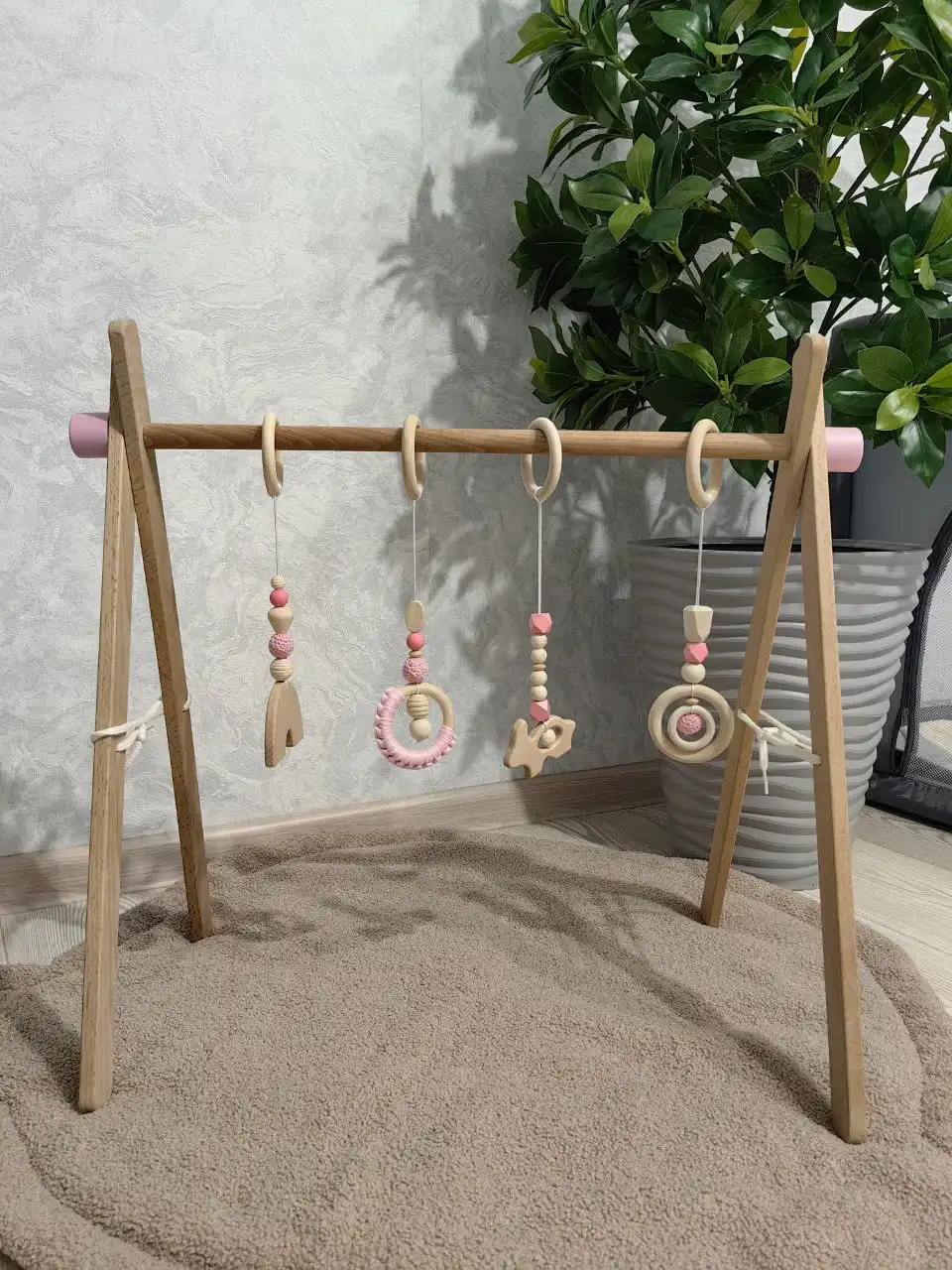 Деревянный мобиль (стойка Монтессори) для малышей