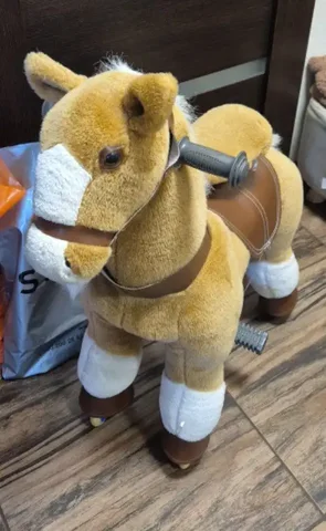 Отдам лошадь на колёсах за две шоколадки киндер - Игрушки в Владивосток