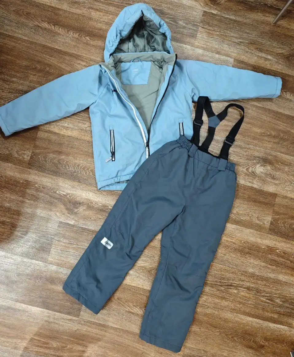 Продам демисезонный костюм Десамер размер 122 - Детская одежда (Одежда) в Владивосток