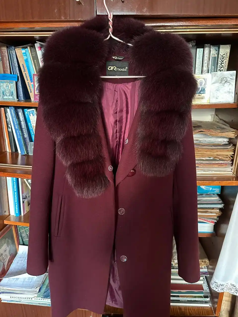 Продам зимнее пальто с натуральным мехом - Одежда в Владивосток