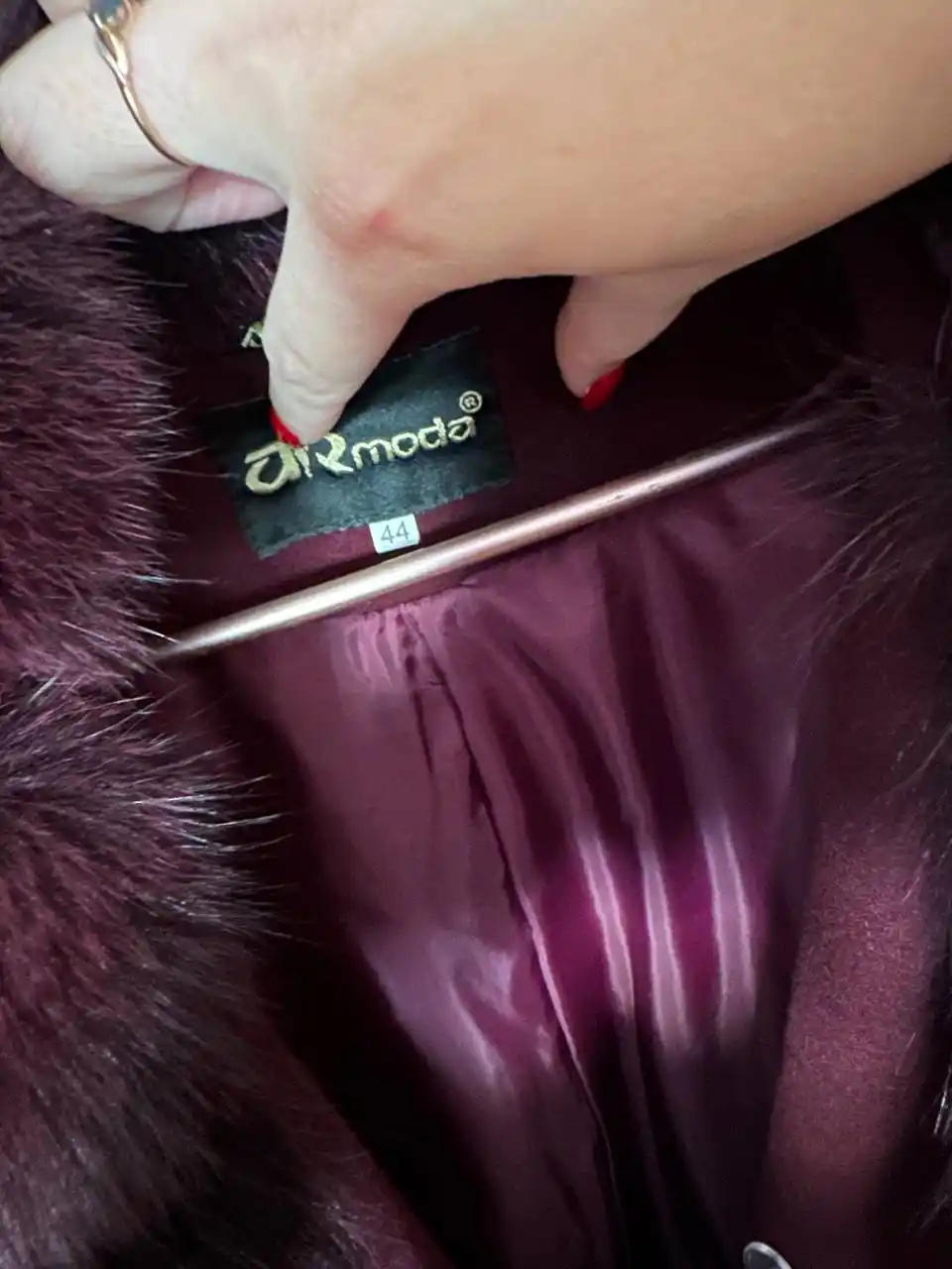 Продам зимнее пальто с натуральным мехом