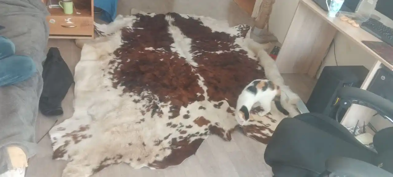 Ковер из натуральной коровы - Для дома и дачи в Владивосток