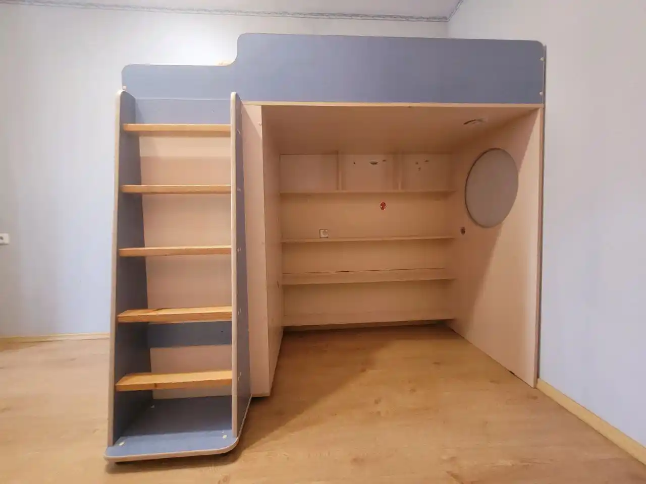 Кровать-чердак б/у с матрасом