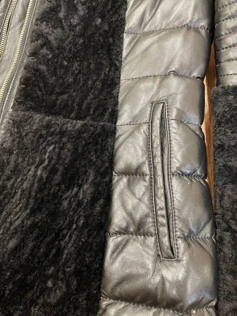 Тёплый кожаный пуховик размер 46