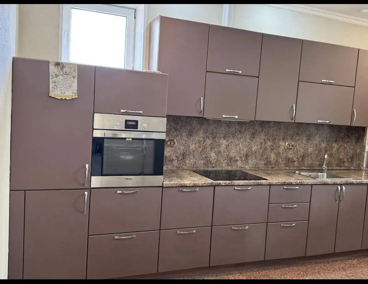 Кухня большая встроенная