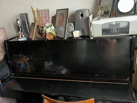 Фортепиано черного цвета в хорошем состоянии - Хобби и отдых в Владивосток