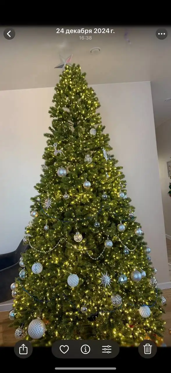 Продам новогоднюю елку с гирляндой