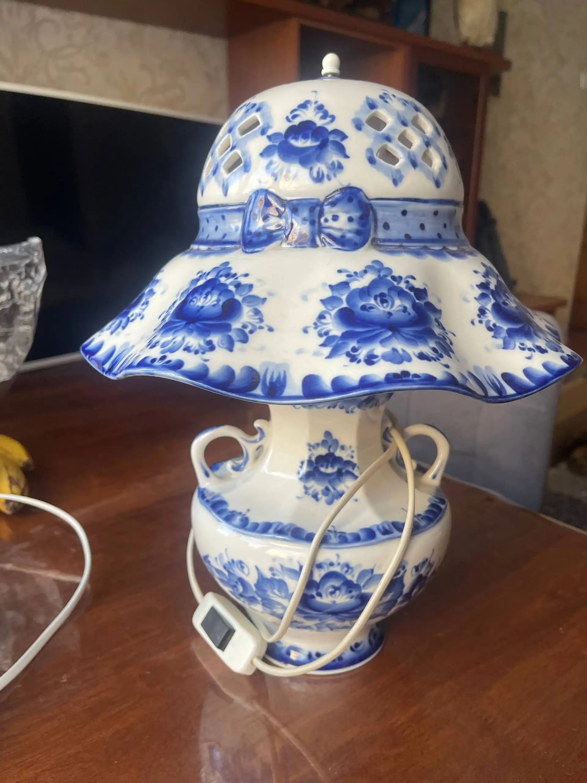 Продам фарфоровый светильник в технике Гжель