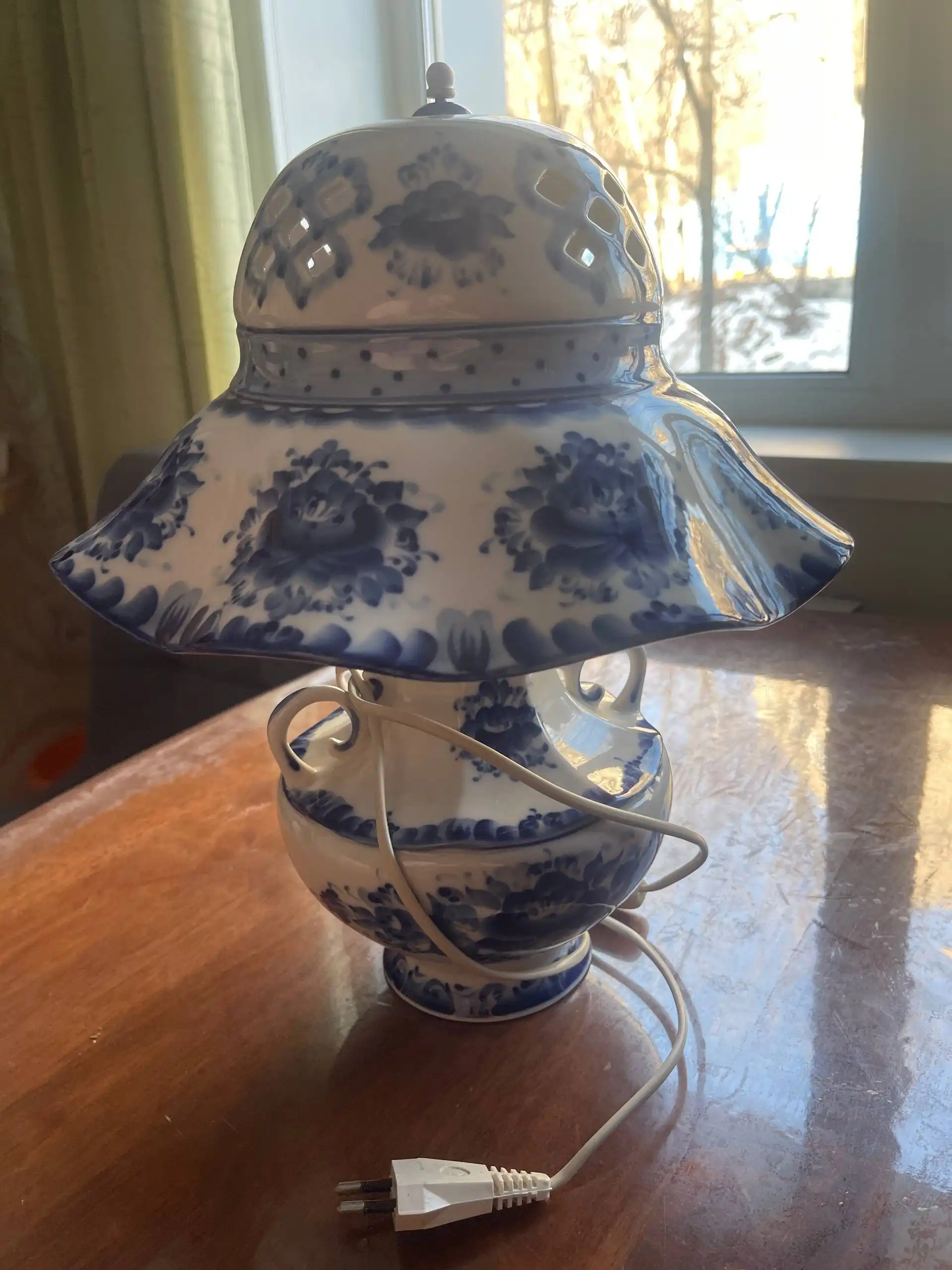 Продам фарфоровый светильник в технике Гжель