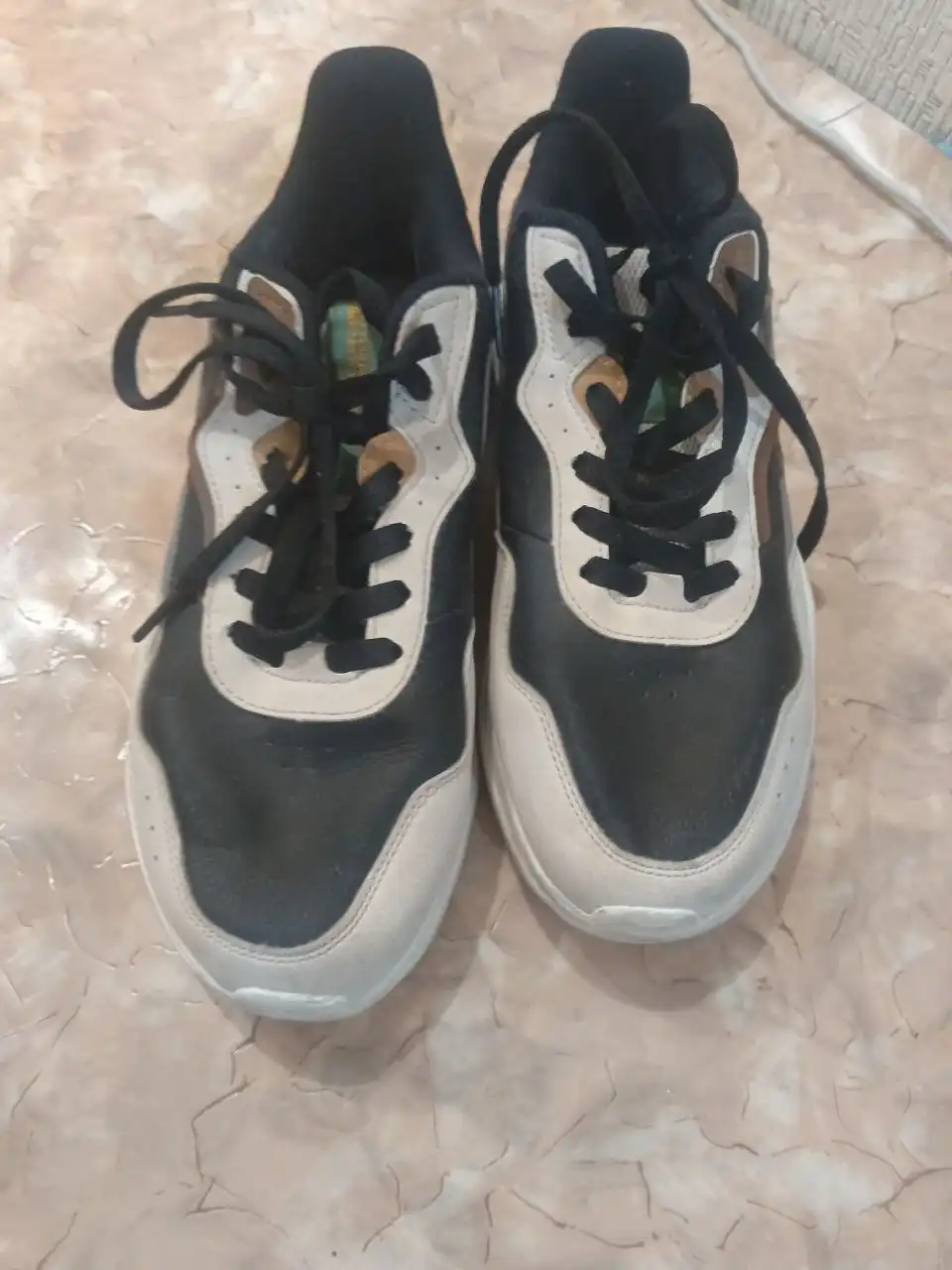 Продам спортивные кроссовки 361° 40 размер