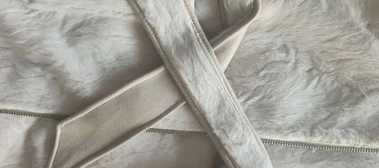 Продается дубленка новая, размер 44, ангора+шерсть