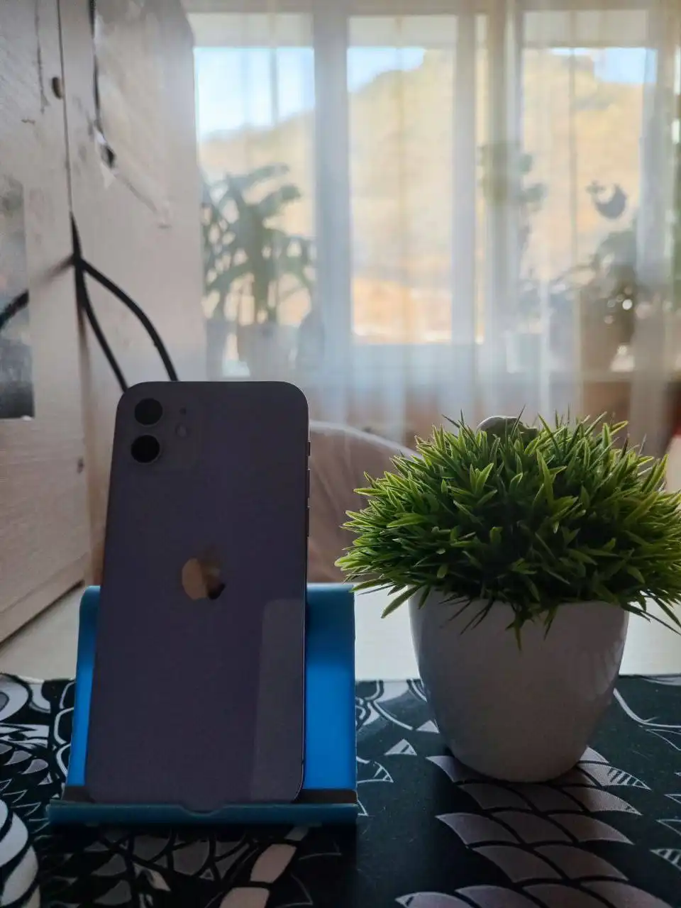 Продажа iPhone 12 в хорошем состоянии