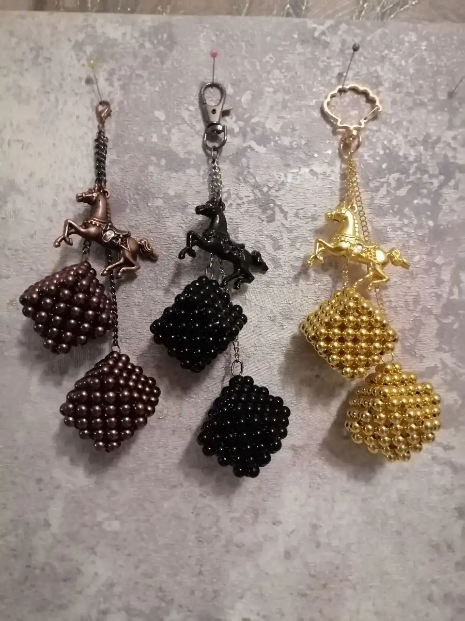 Оригинальные подвески в машину к Новому году