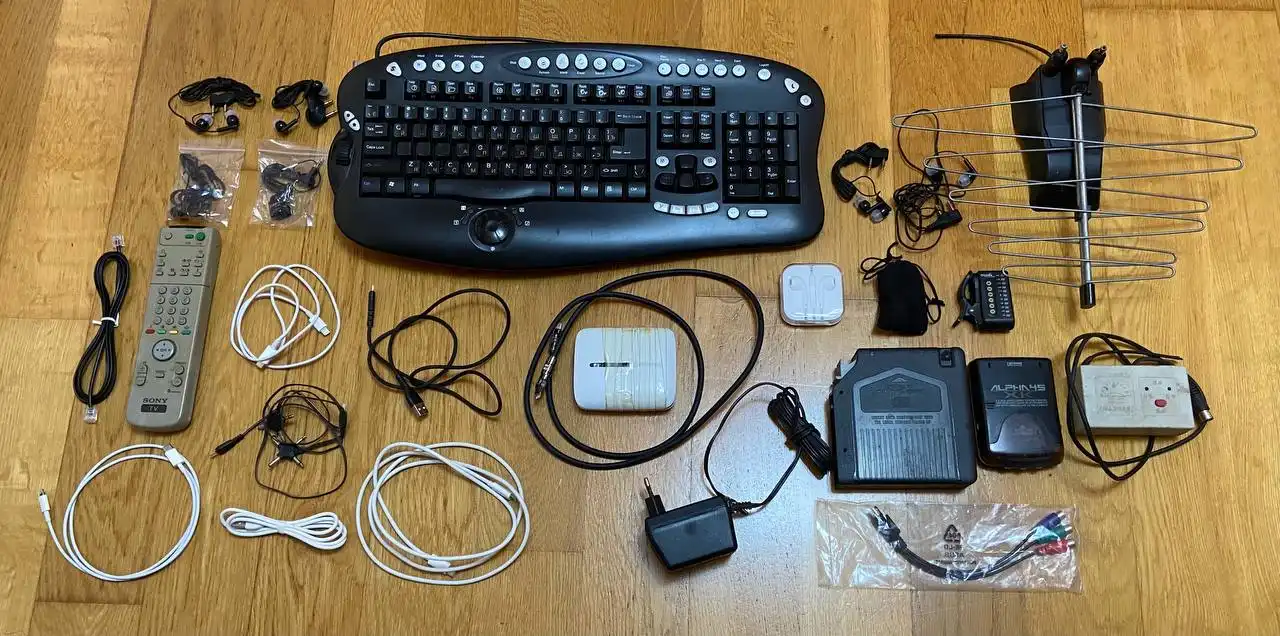 Продажа наушников, USB-кабелей и других аксессуаров