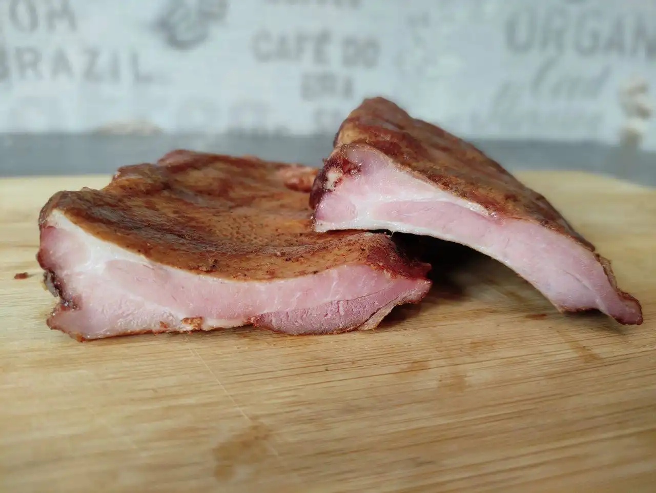 Мясная продукция домашнего горячего копчения