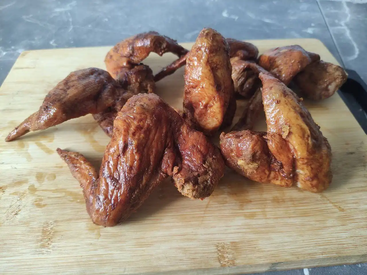 Мясная продукция домашнего горячего копчения