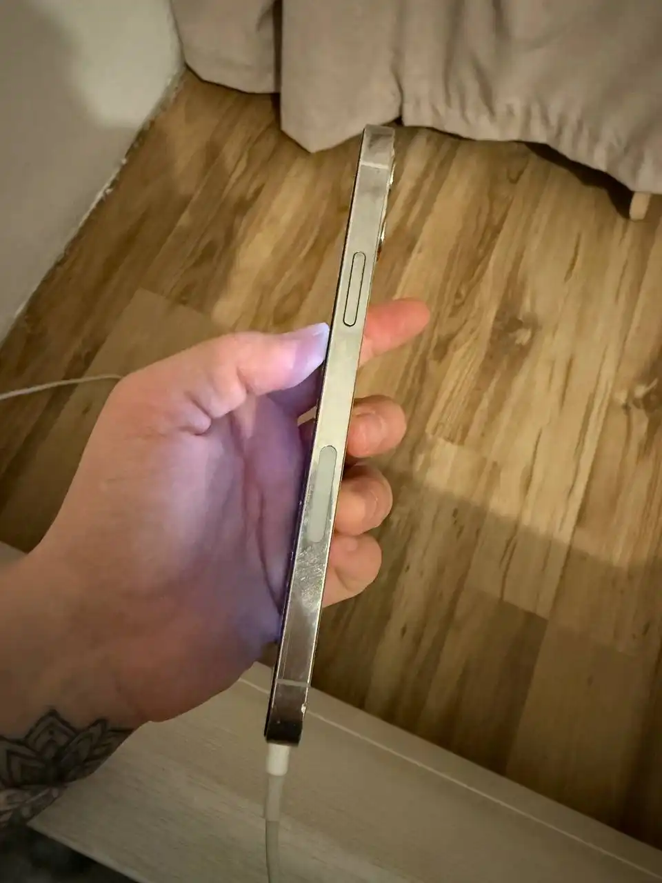 Отдам IPhone 12 Pro