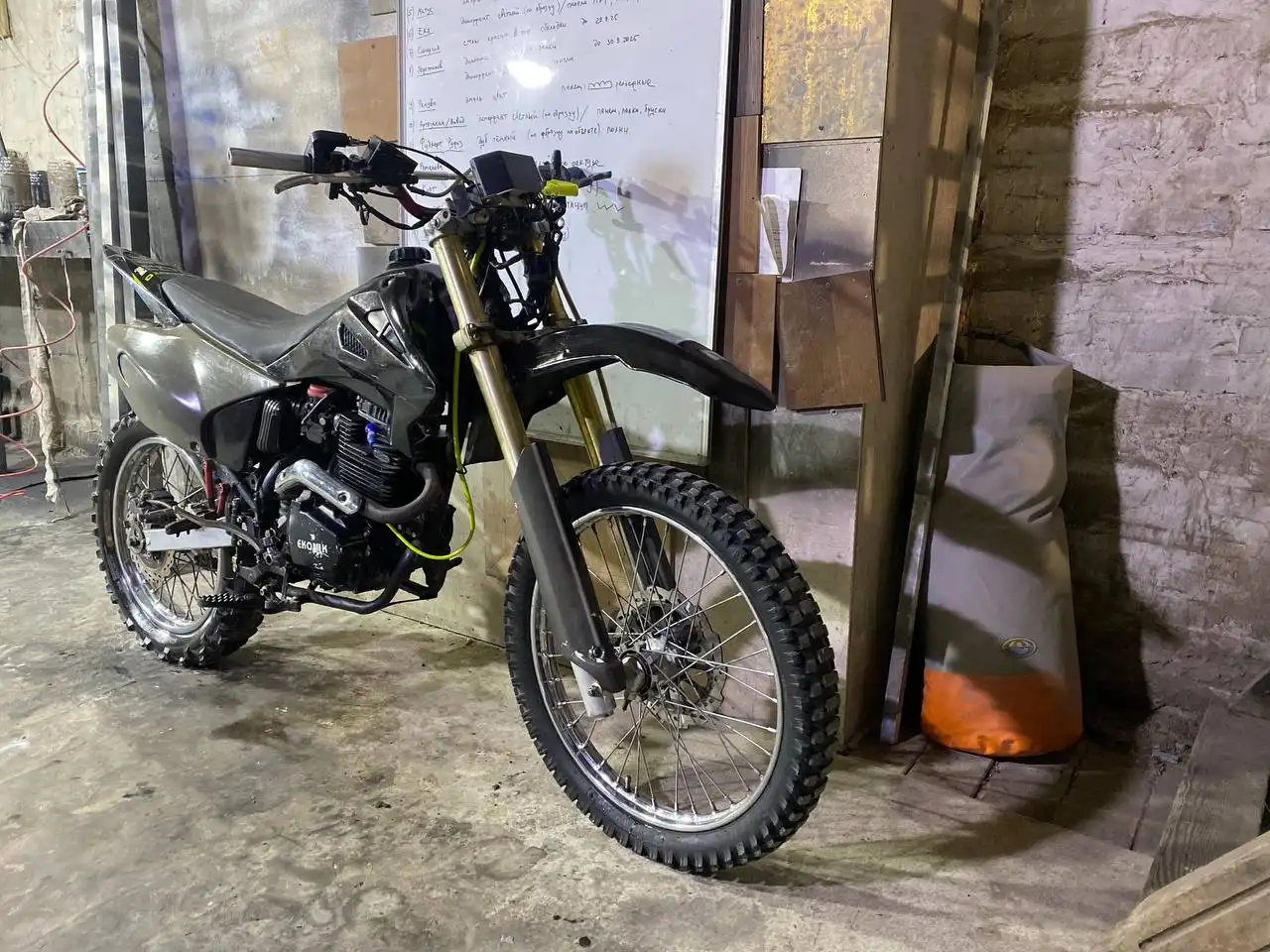 Продам неисправный автомобиль 80000к