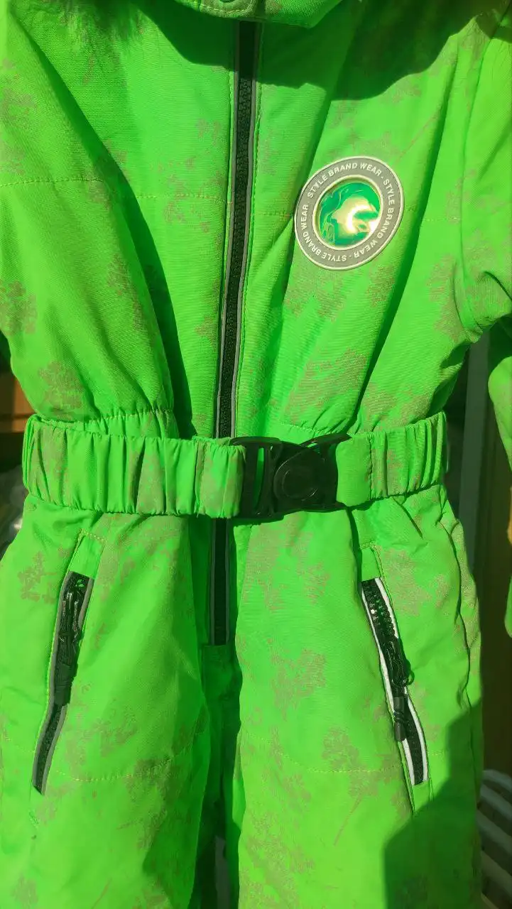 Продам зимний комбинезон для девочки