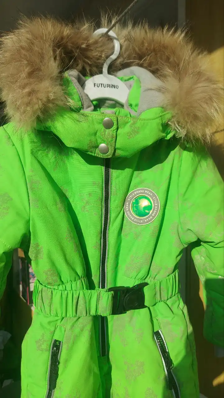 Продам зимний комбинезон для девочки