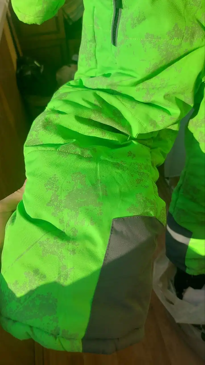 Продам зимний комбинезон для девочки