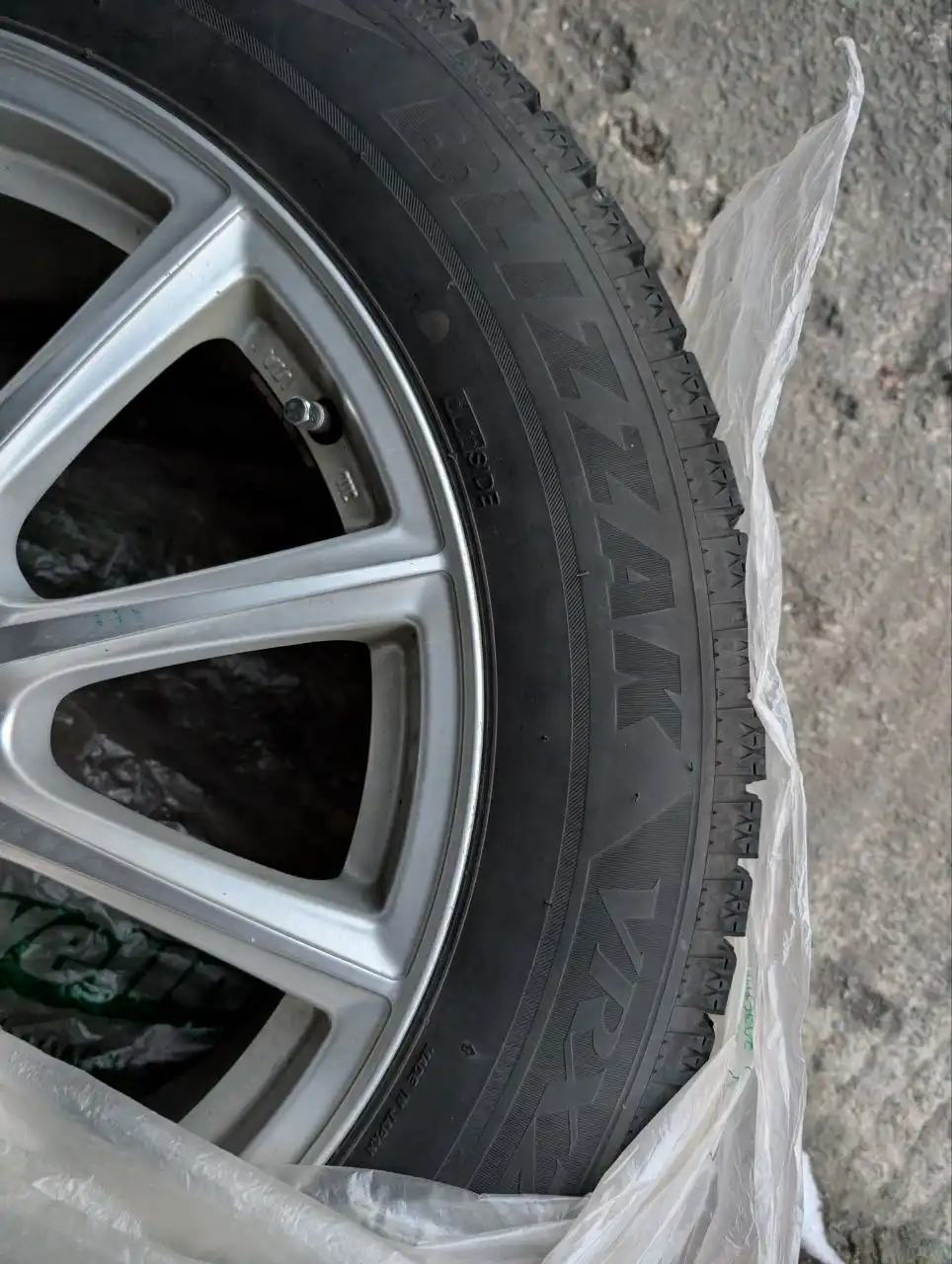 Продажа 4 колес Bridgestone Blizzak VRX2 из Японии