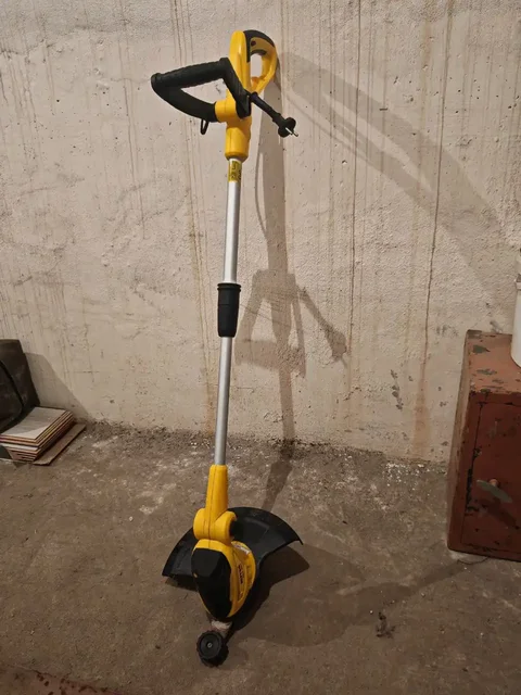 Продам электротриммер для газона - Для дома и дачи в Владивосток