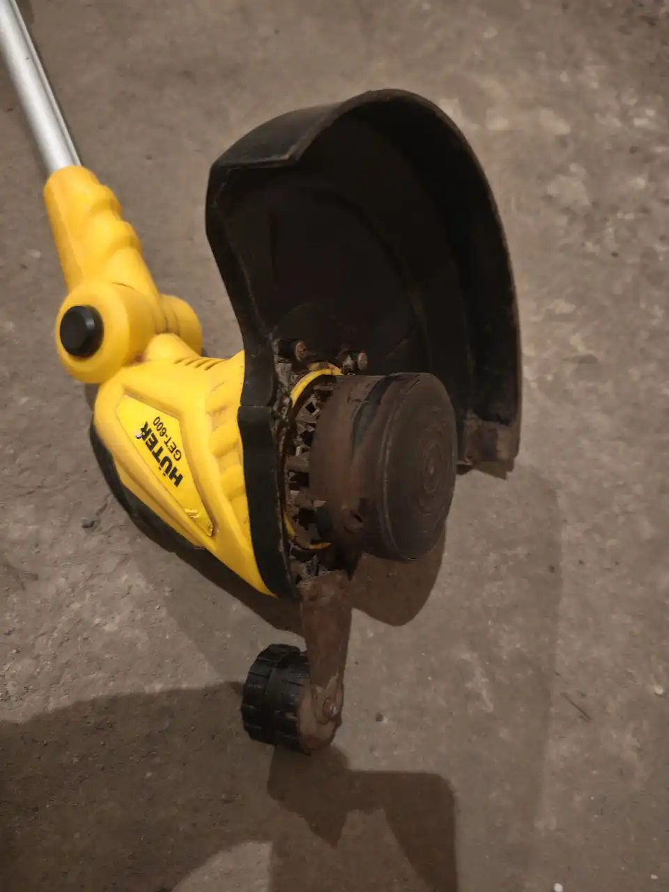 Продам электротриммер для газона