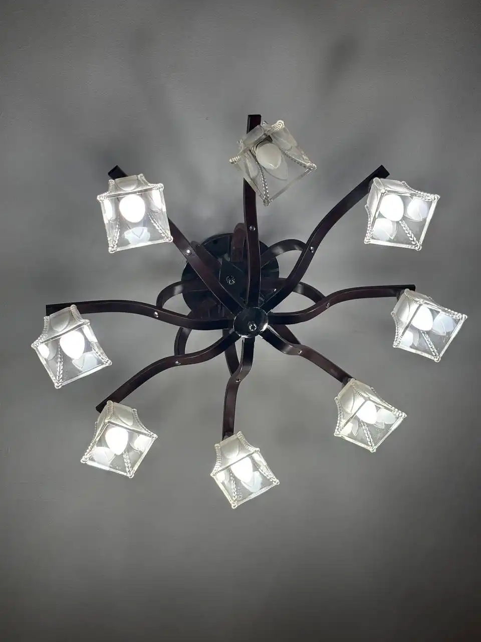 Продам люстру