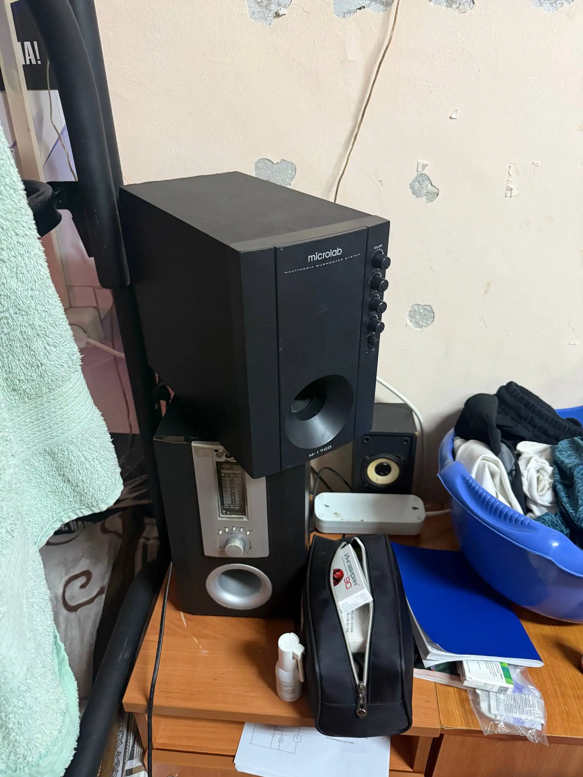 Продам колонки и 2 сабвуфера в рабочем состоянии