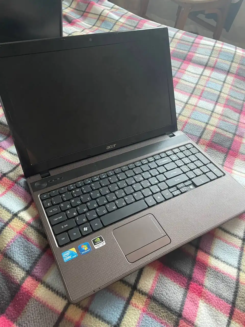 Продам ноутбук Asus без аккумулятора и зарядки