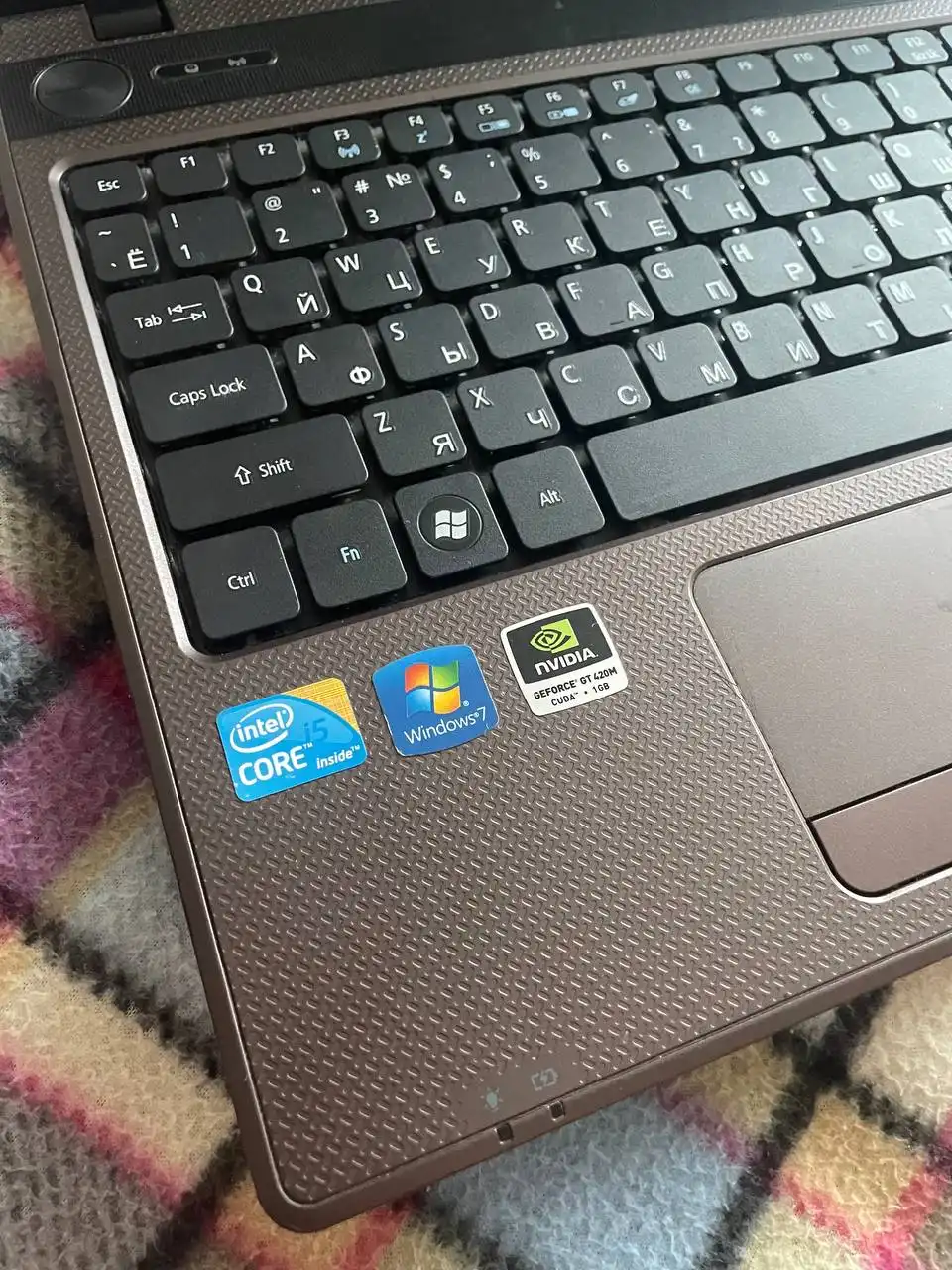 Продам ноутбук Asus без аккумулятора и зарядки