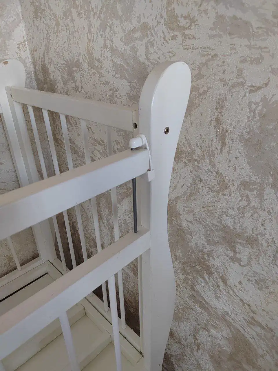 Продам детскую кроватку маятник