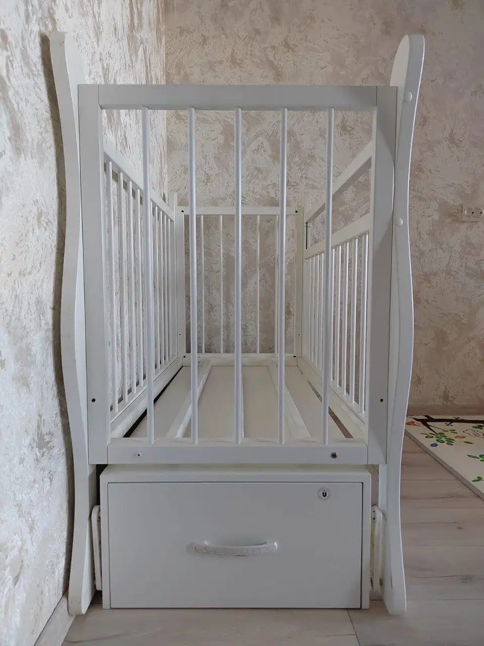 Продам детскую кроватку маятник