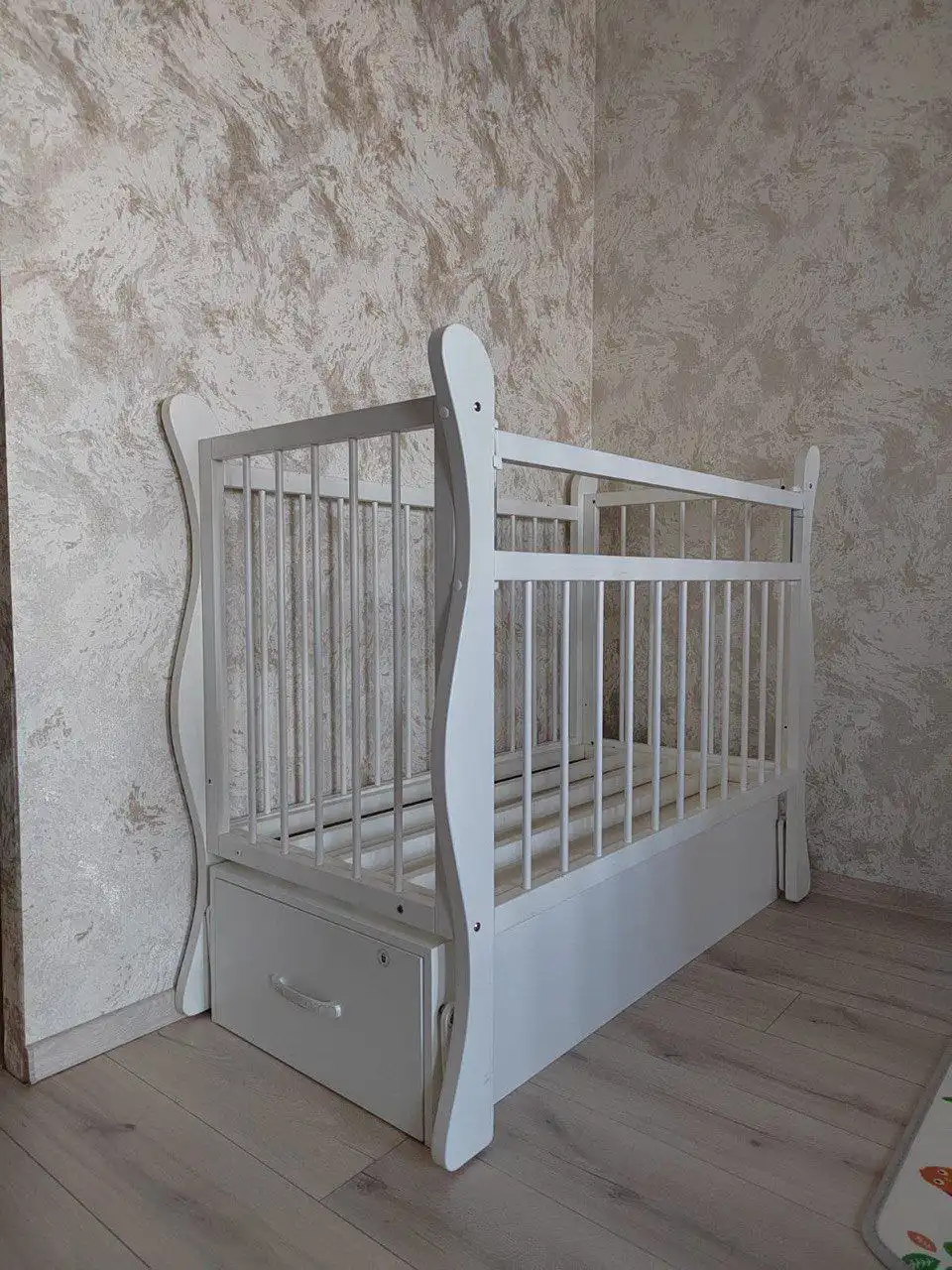 Продам детскую кроватку маятник