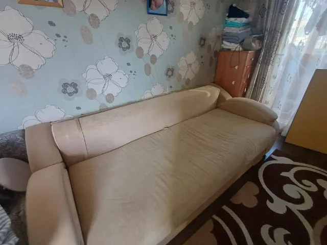 Диван раскладной и письменный стол бесплатно - Для дома и дачи в Владивосток