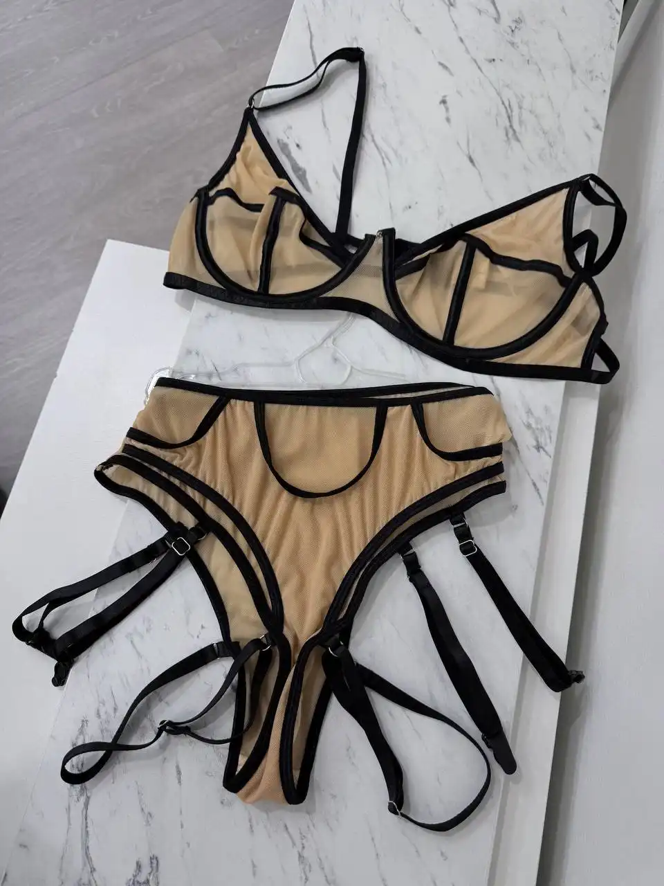 Распродажа пижам в бутике Манго