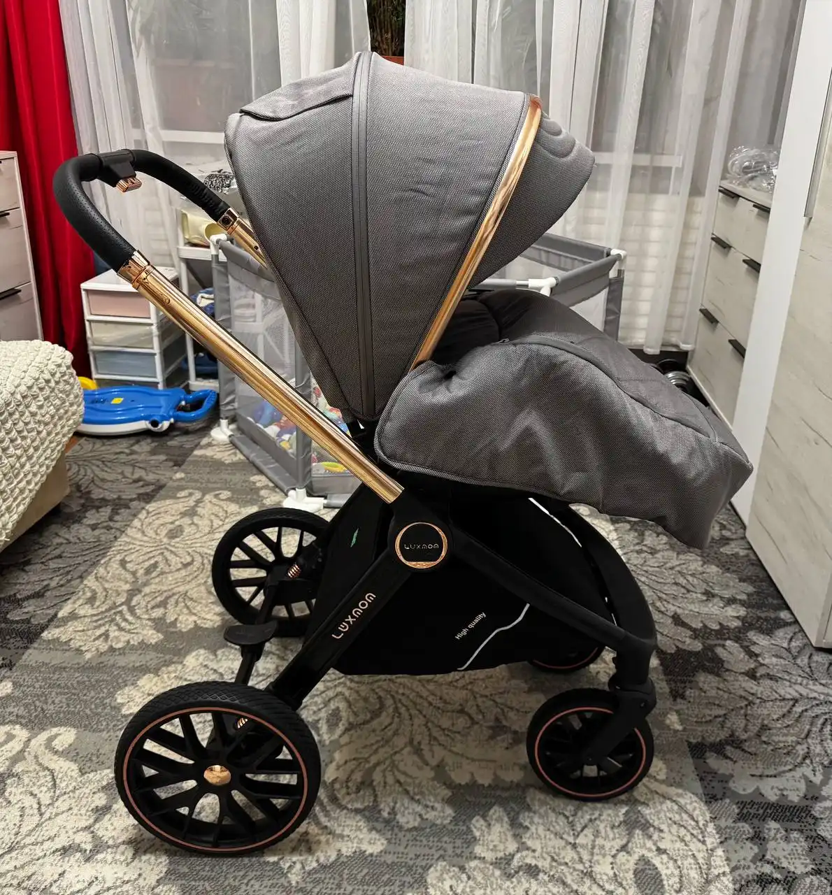 Прогулочная коляска с реверсивным блоком