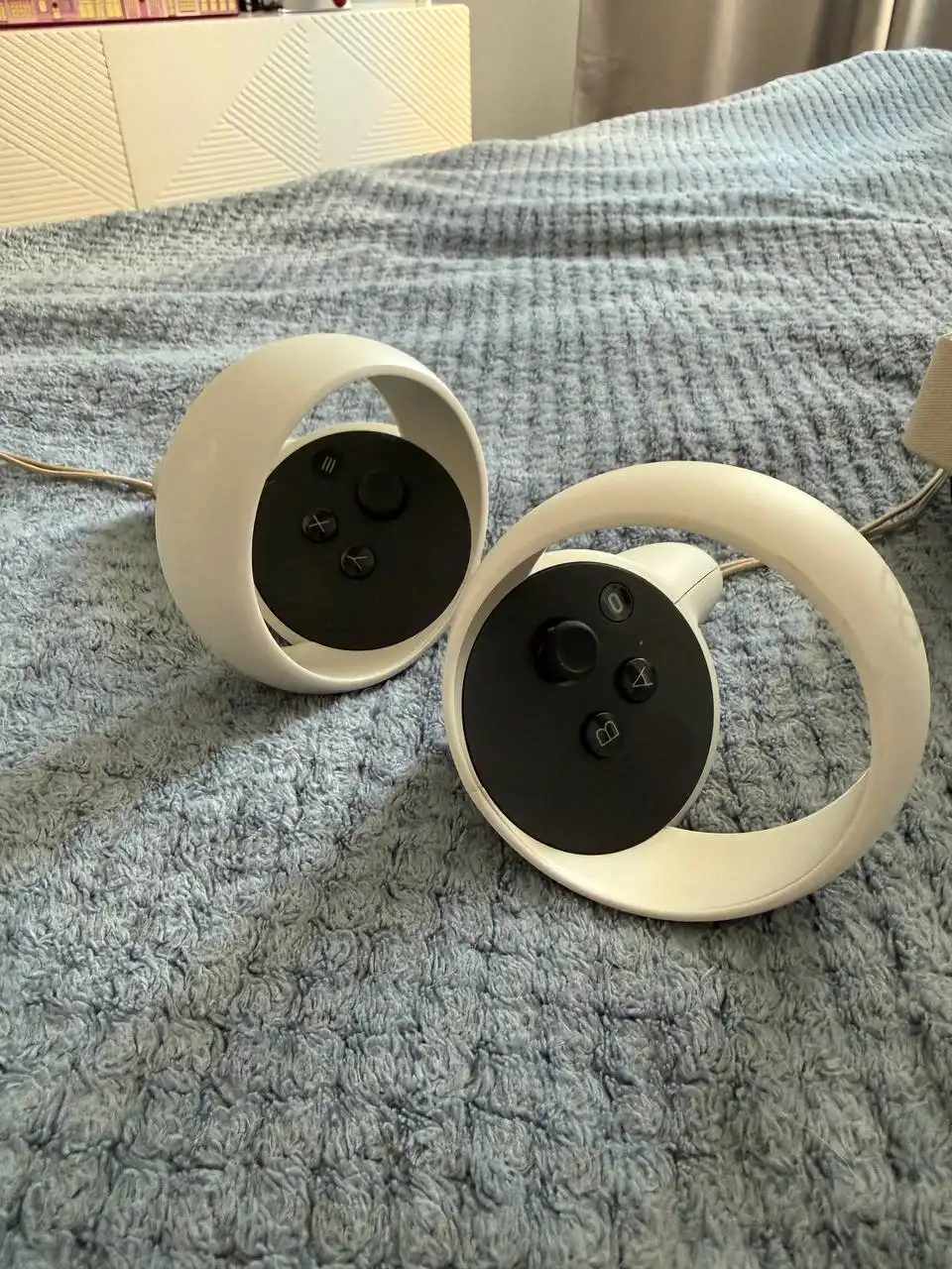 Продам VR очки Meta Quest 2