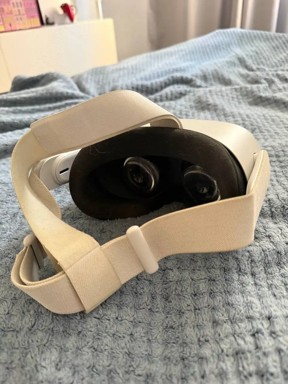 Продам VR очки Meta Quest 2