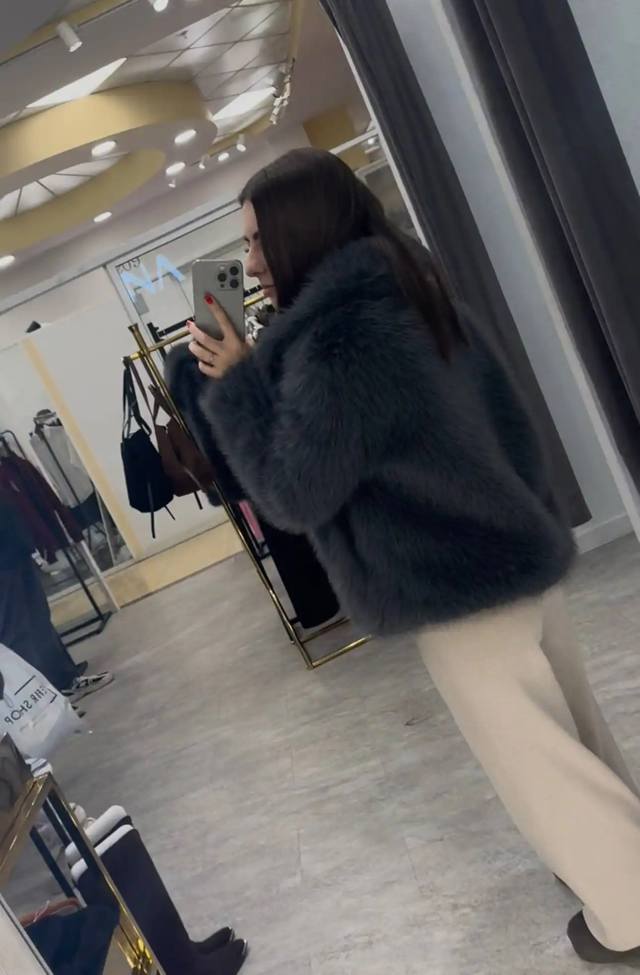 Эко-шуба графитового цвета