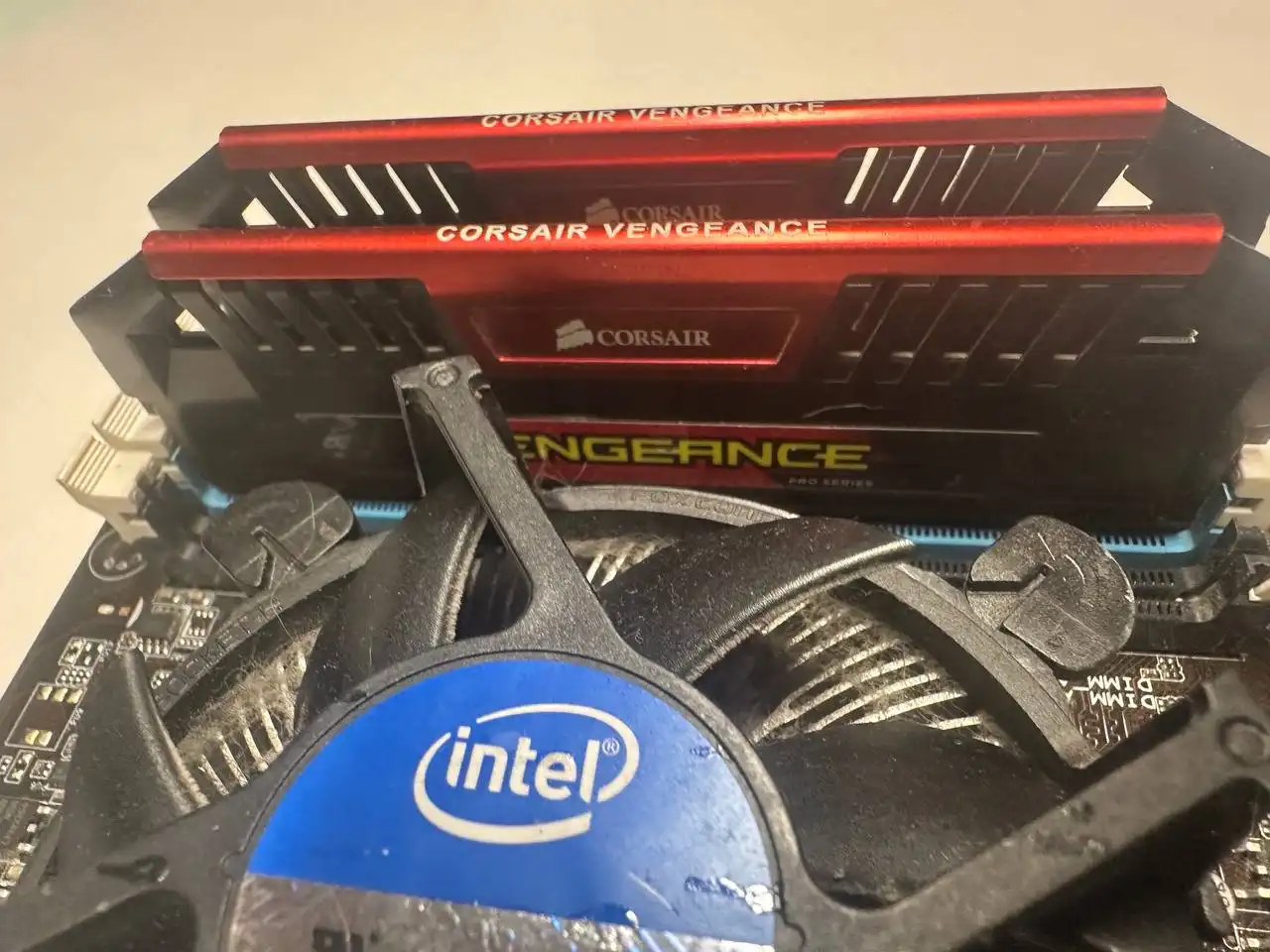 Продажа комплектующих ПК: Материнская плата ASUS, процессор Intel i5, оперативная память