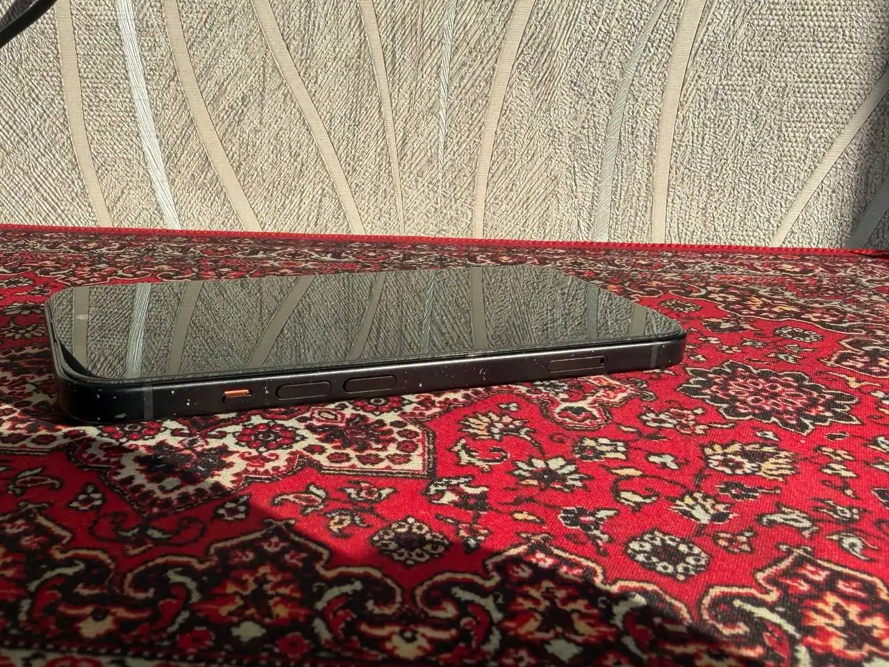 Продам Айфон 15 128G с защитным стеклом