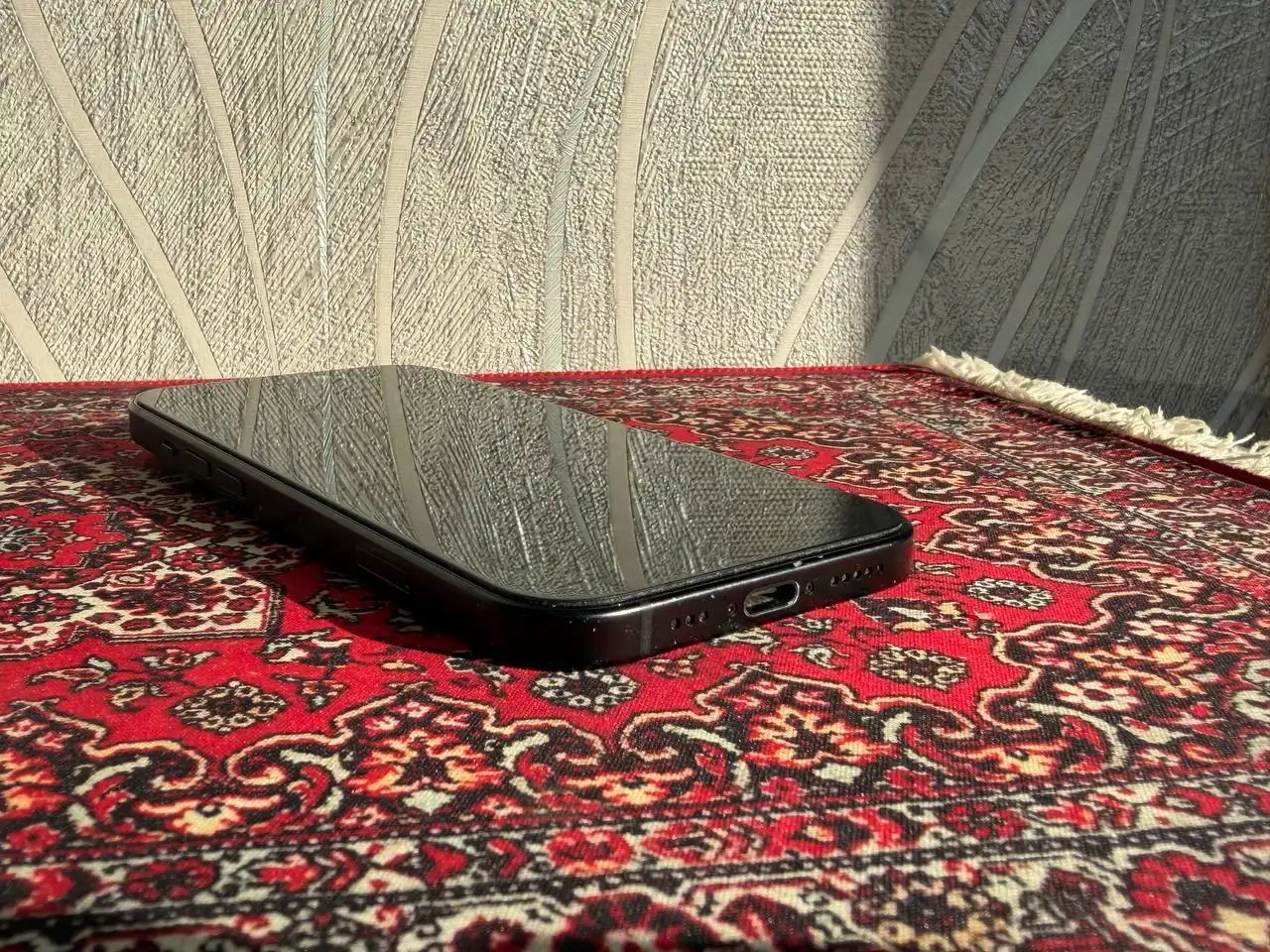 Продам Айфон 15 128G с защитным стеклом