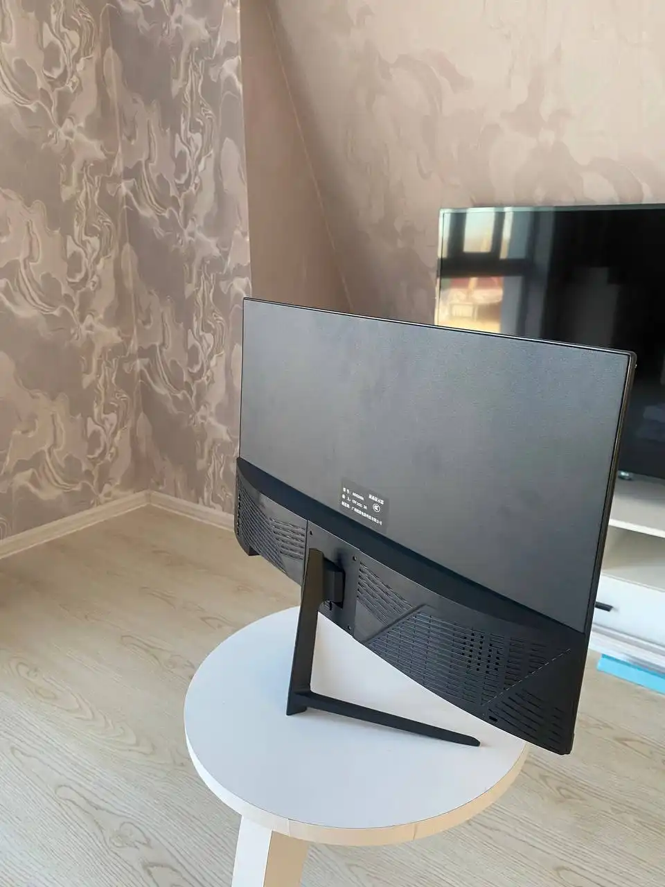 Монитор компьютерный с наушниками Bloody